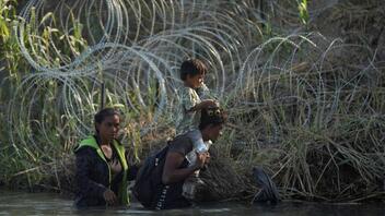 Μεξικό: Παγιδευμένο πτώμα σε πλωτό αντιμεταναστευτικό φράκτη