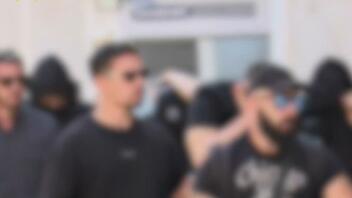 Νέα Φιλαδέλφεια: Μεταφέρθηκαν στην Ευελπίδων οι πρώτοι 30 κατηγορούμενοι για την επίθεση έξω από το γήπεδο της ΑΕΚ