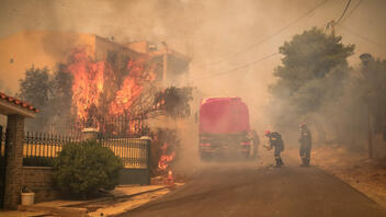 Πάνω από 350 πυροσβέστες έχουν σταλεί από την Κομισιόν για τις φωτιές στην Ελλάδα