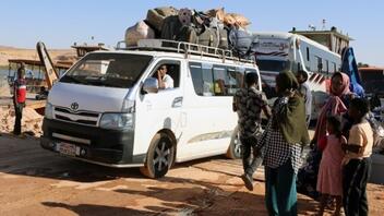 Στο Σουδάν εκατοντάδες άμαχοι φεύγουν για να σωθούν από επίθεση παραστρατιωτικών