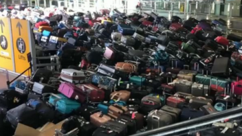 Βρετανία: Παραμένει το χάος σε πολλά αεροδρόμια