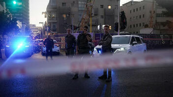 Υπέκυψε στα τραύματά της μια γυναίκα που χτυπήθηκε από αυτοκίνητο που εμβόλισε πεζούς κοντά στο Τελ Αβίβ