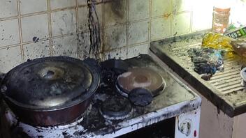 Δύο άτομα στο νοσοκομείο, μετά από φωτιά σε κουζίνα σπιτιού - Φωτογραφίες