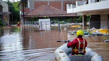 Οδηγίες του ΕΟΔΥ για τους κινδύνους ασθενειών από τα νερά των πλημμυρών