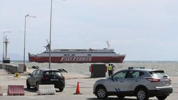 Ολοκληρώθηκε η επιχείρηση ανέλκυσης τριών αγκυρών πλοίων στο λιμάνι της Ραφήνας
