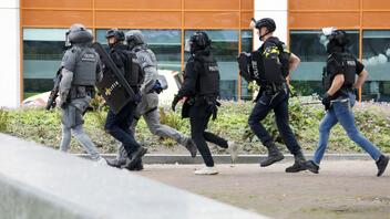 Πανικός στο Ρότερνταμ: Δύο τραυματίες από πυροβολισμούς σε Πανεπιστήμιο