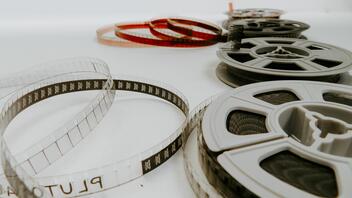 Προβληματισμός για τις ταινίες που προβάλλονται σε μαθητές
