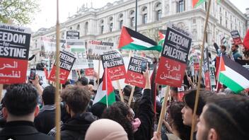 Ν. Υόρκη: Χιλιάδες διαδηλωτές στους δρόμους για τους βομβαρδισμούς του Ισραήλ 