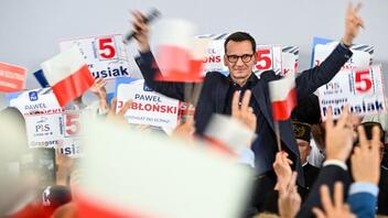 Στις κάλπες των βουλευτικών εκλογών προσέρχονται οι Πολωνοί 