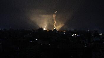 Αναφορές για 50 νεκρούς, σε διάστημα μιας ώρας, από ισραηλινούς βομβαρδισμούς στη Λωρίδα της Γάζας 