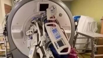 Αδιανόητο ατύχημα στις ΗΠΑ: Μαγνητικός τομογράφος "ρούφηξε" νοσοκόμα και το κρεβάτι ασθενή