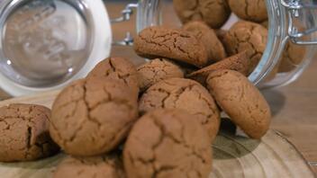 Tέλεια μπισκότα χωρίς ζάχαρη: Mόνο 3 υλικά σε 10 λεπτά
