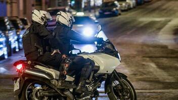 Άγρια καταδίωξη στο κέντρο της Πάτρας με τραυματισμό αστυνομικού