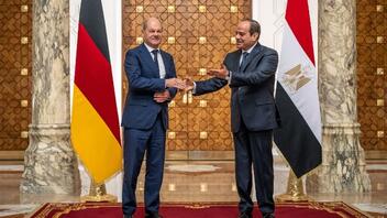 Συνάντηση Σίσι-Σολτς: Δεν μπορεί να επιβληθεί η αναγκαστική μετακίνηση των Παλαιστινίων, προειδοποιεί ο Αιγύπτιος πρόεδρος