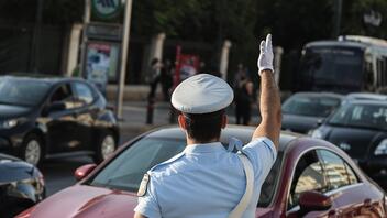 Οδηγός τραυμάτισε τροχονόμο στο Παγκράτι επειδή της έκοψε κλήση