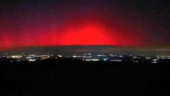 Το Σέλας στον... ελληνικό ουρανό: Η εξήγηση του Εθνικού Αστεροσκοπείου - Πού οφείλεται το κόκκινο χρώμα