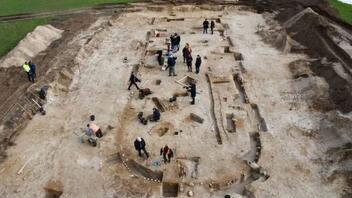 Αρχαιολόγοι ανακάλυψαν γιγάντια αίθουσα