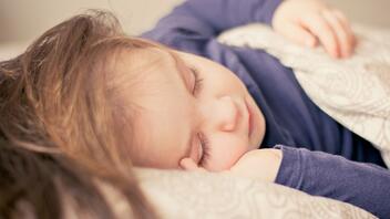 Πόσες ώρες ύπνου χρειάζονται τα παιδιά ανά ηλικία