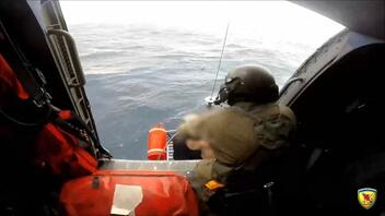 Συγκλονιστικό βίντεο από τη στιγμή της διάσωσης του ναυαγού στη Λέσβο