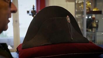 Σχεδόν δύο εκατ. ευρώ έπιασε σε δημοπρασία καπέλο του Μεγάλου Ναπολέοντα