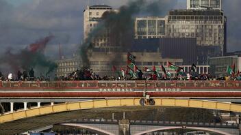 Λονδίνο: 300.000 διαδηλωτές ζήτησαν κατάπαυση του πυρός στη Γάζα
