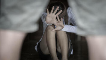 Κολωνός: Ομαδικό βιασμό από 18 άτομα κατήγγειλε 20χρονη!
