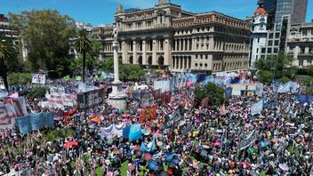 Αργεντινή: Τρίτη μαζική διαδήλωση μέσα σε 8 ημέρες για τα μέτρα Μιλέι