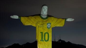 Βραζιλία: Φόρεσαν στο άγαλμα του Ιησού τη φανέλα του Πελέ