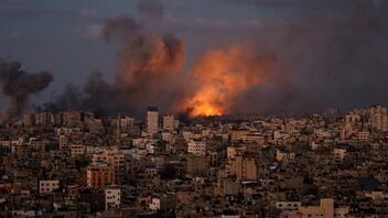  Οι βομβαρδισμοί συνεχίζονται στη Λωρίδα της Γάζας, πένθιμα Χριστούγεννα στη Βηθλεέμ 
