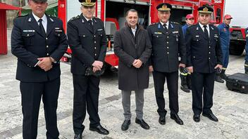Σενετάκης: "Σήμερα τιμάμε τους άνδρες και τις γυναίκες του Πυροσβεστικού Σώματος"