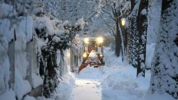 Σε ύψος ρεκόρ το χιόνι στο Μόναχο – Παρέλυσαν οι συγκοινωνίες - «Μείνετε σπίτι!» 