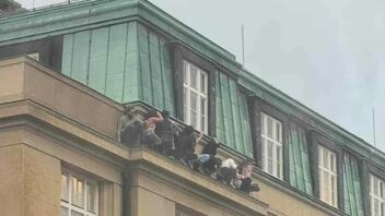 Τρόμος στο κέντρο της Πράγας: Μακελειό στο Πανεπιστήμιο του Καρόλου με τουλάχιστον 15 νεκρούς!
