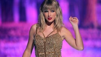 Taylor Swift: Γιατί οι θαυμαστές της είναι έξαλλοι με τον σύντροφο της Travis Kelce