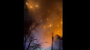 Πανικός στις ΗΠΑ: Μεγάλη έκρηξη σε σπίτι στη διάρκεια αστυνομικής έρευνας – Βίντεο