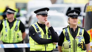 Βρετανία: Έξι πρώην αστυνομικοί καταδικάστηκαν για ανταλλαγή ρατσιστικών μηνυμάτων 