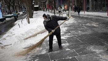 Χιόνι ακόμη και στις νοτιότερες περιοχές έφερε το κύμα ψύχους που πλήττει την Κίνα