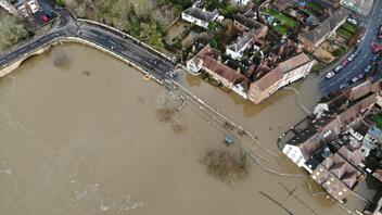 Βρετανία: Εκατοντάδες σπίτια εκκενώθηκαν λόγω των πλημμυρών