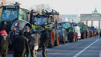 Χιλάδες αγρότες καθ' οδόν προς το Βερολίνο