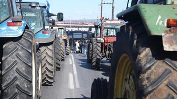 Αγρότες: Ενισχύονται τα μπλόκα της Θεσσαλίας – Βγάζουν τα τρακτέρ και στην υπόλοιπη χώρα