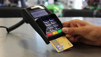  IRIS: Αφήνουν τις κάρτες και πληρώνουν χωρίς χρεώσεις - Ραγδαία αύξηση πληρωμών και χρηστών με το νέο σύστημα