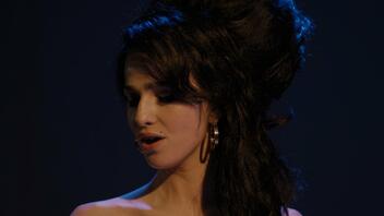 Back to Black: Γιατί η αμφιλεγόμενη τηλεοπτική βιογραφία της Amy Winehouse εξοργίζει τους θαυμαστές της