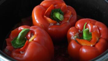 Συνταγή για γεμιστές πιπεριές με 3 μόνο υλικά