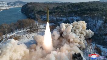 Η Βόρεια Κορέα δοκίμασε νέο βαλλιστικό υπερηχητικό πύραυλο