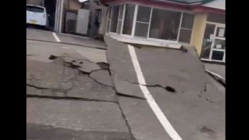 Ιαπωνία: Τρομακτικά videos από τη στιγμή του σεισμού - Μεγάλες οι καταστροφές