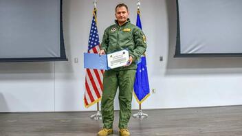 Έλληνας πιλότος βραβεύτηκε για τη γενναιότητά του στις ΗΠΑ