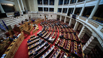 Βουλή: Κόντρα ΝΔ-αντιπολίτευσης για το πόρισμα της εξεταστικής για τα Τέμπη