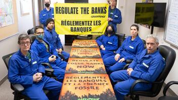 Καναδάς: Έφοδος ακτιβιστών της Greenpeace στο γραφείο της υπουργού Οικονομικών