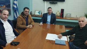 Με εκπροσώπους του Εμπορικού Συλλόγου συναντήθηκε ο δήμαρχος Αγίου Νικολάου