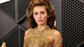 Η Miley Cyrus και η «ηλεκτροπληξία» πριν από τα Grammy