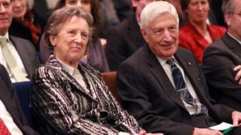 «Χέρι-χέρι» έφυγαν από τη ζωή ο πρώην πρωθυπουργός Ντρις φαν Αχτ και η σύζυγός του